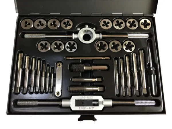 33 個のコンビネーションタップとダイセット