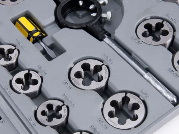 45 個のメートルタップとダイセット