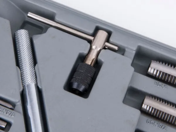 45 個のメートルタップとダイセット