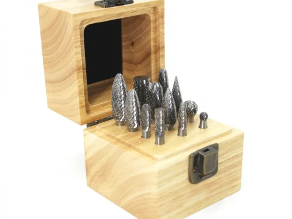 12個の超硬バーセット